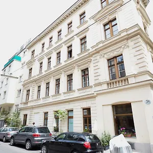 Traditional Tav - Entire Apartamento
