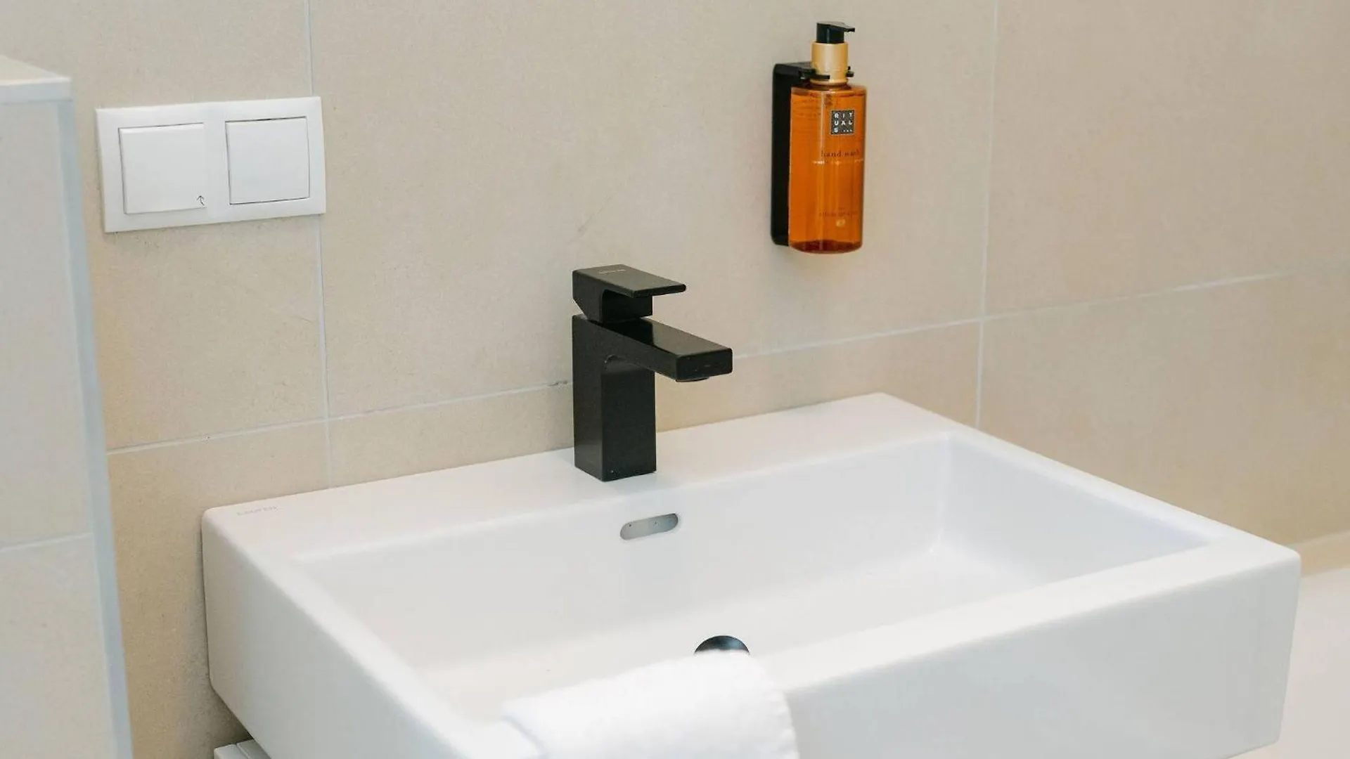 Homey 2Br Perfect For 4-6 Metro Close To Naschmarkt Viena 0*,  Austria